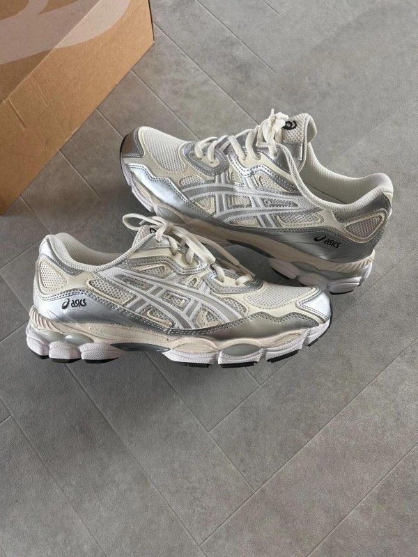 Asics nyc white silver metallic cream & grey