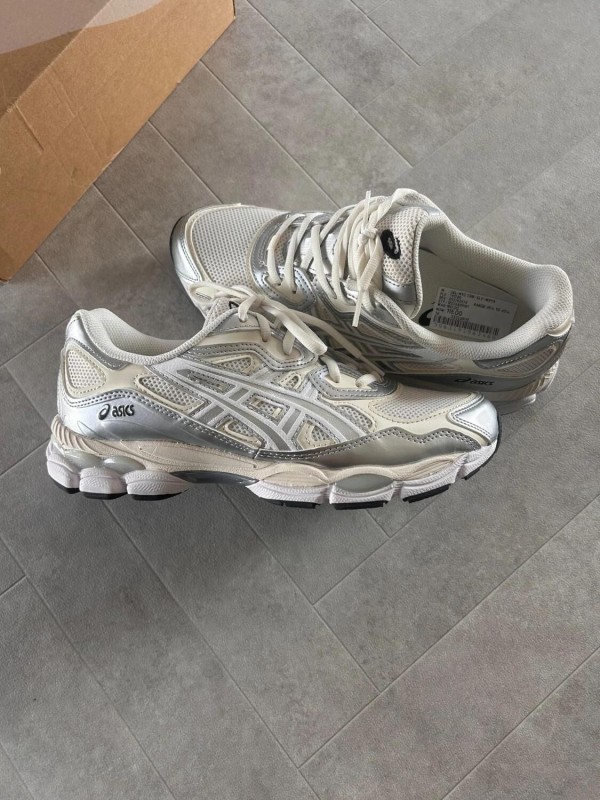Asics nyc white silver metallic cream & grey 2