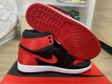 Nike Air Jordan 1 Rétro High OG Satin Bred taille 7W US (38 EU)