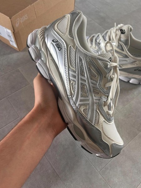 Asics nyc white silver metallic cream & grey