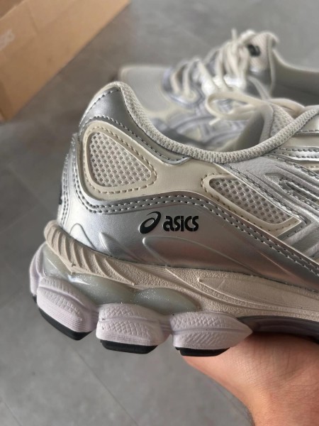 Asics nyc white silver metallic cream & grey