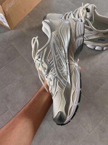 Asics nyc white silver metallic cream & grey