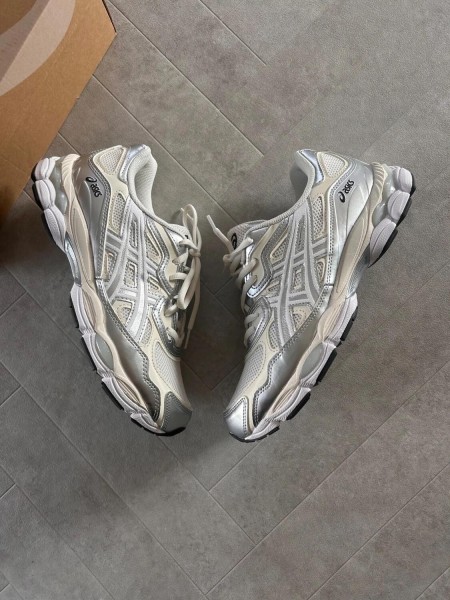 Asics nyc white silver metallic cream & grey