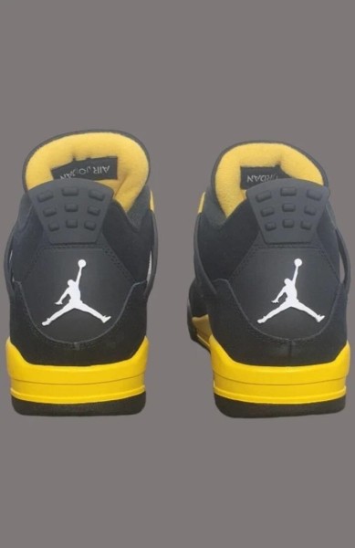 Nike Jordan 4 Thunder Retro 2023 taille 42