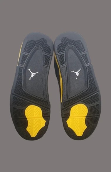 Nike Jordan 4 Thunder Retro 2023 taille 42