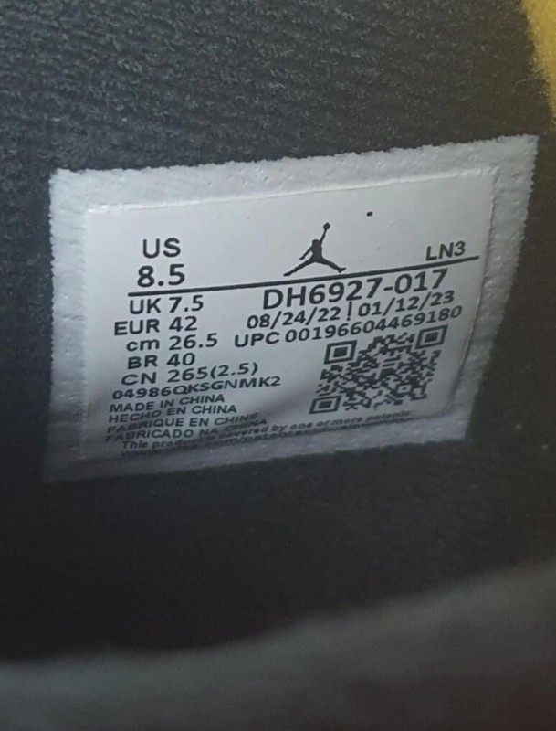Nike Jordan 4 Thunder Retro 2023 taille 42 2