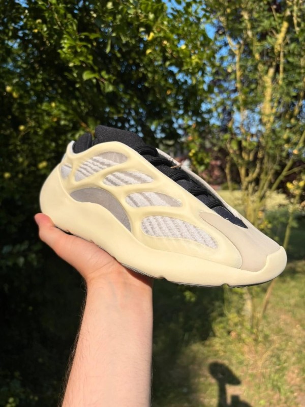 Yeezy 700v3 Azael 40,5 2