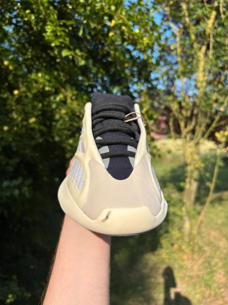 Yeezy 700v3 Azael 40,5