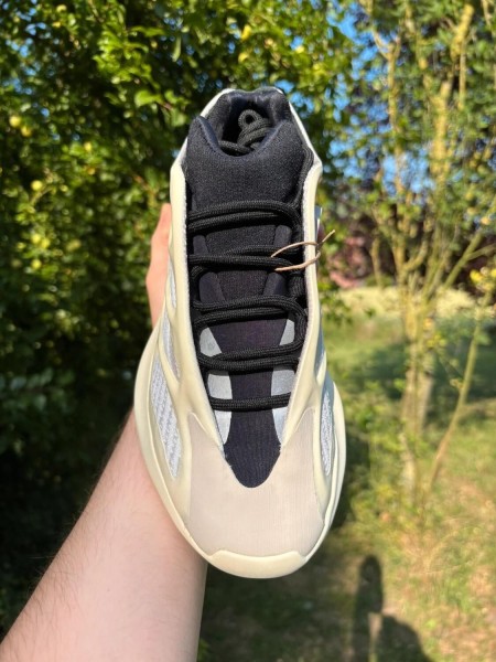 Yeezy 700v3 Azael 40,5