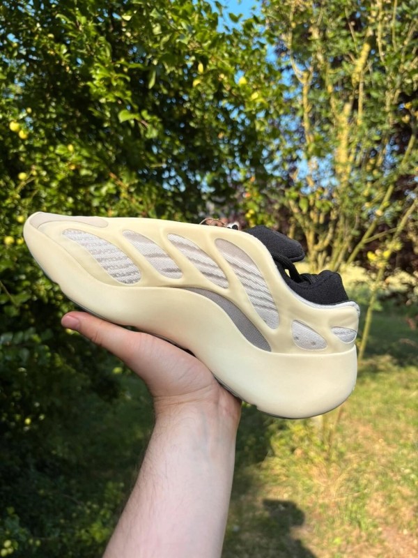 Yeezy 700v3 Azael 40,5 2