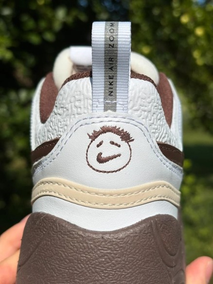 Nike Zoom Field Jaxx Light Chocolate X Travis Scott