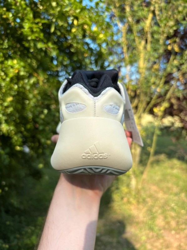 Yeezy 700v3 Azael 40,5 2