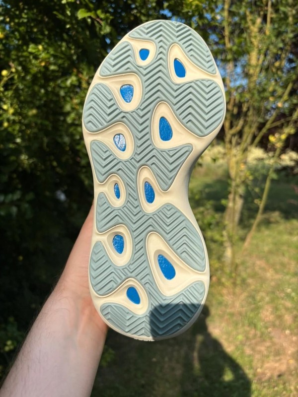 Yeezy 700v3 Azael 40,5 2
