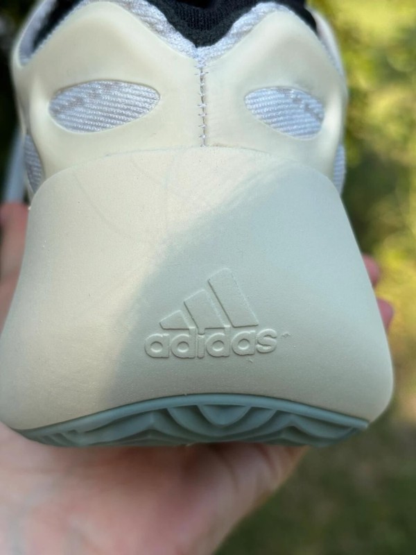 Yeezy 700v3 Azael 40,5 2