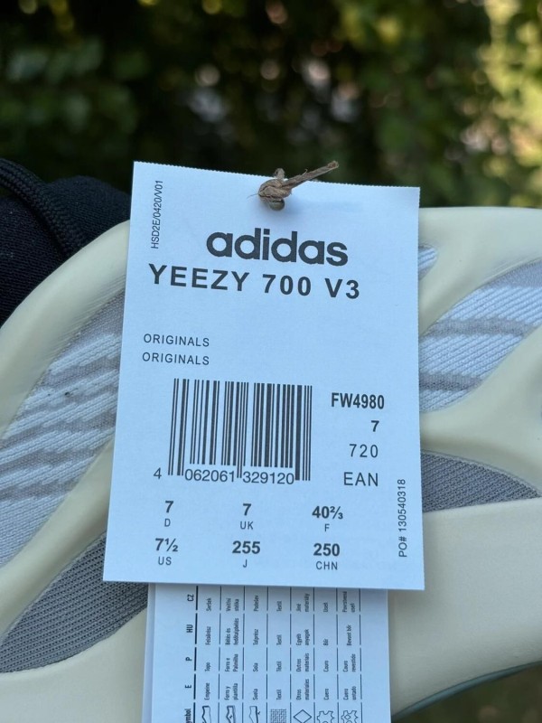 Yeezy 700v3 Azael 40,5 2
