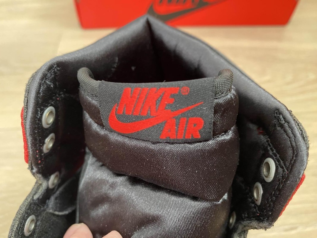 Nike Air Jordan 1 Rétro High OG Satin Bred taille 7W US (38 EU) 2