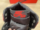 Nike Air Jordan 1 Rétro High OG Satin Bred taille 7W US (38 EU)