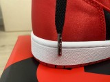 Nike Air Jordan 1 Rétro High OG Satin Bred taille 7W US (38 EU)
