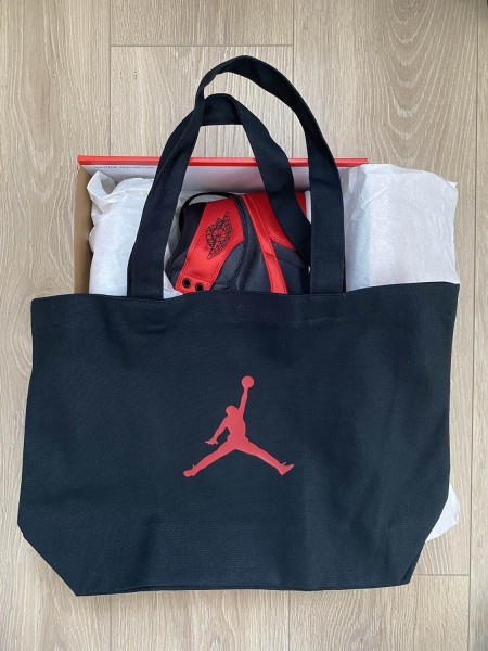 Nike Air Jordan 1 Rétro High OG Satin Bred taille 7W US (38 EU)
