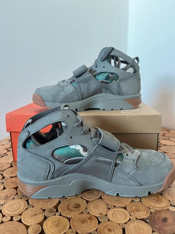 Crtz X Nike air trainer huarache Gully Grey 2