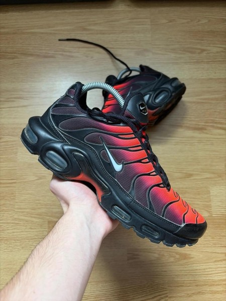Nike air max plus deadpool rouge et noir