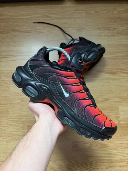 Nike air max plus deadpool rouge et noir