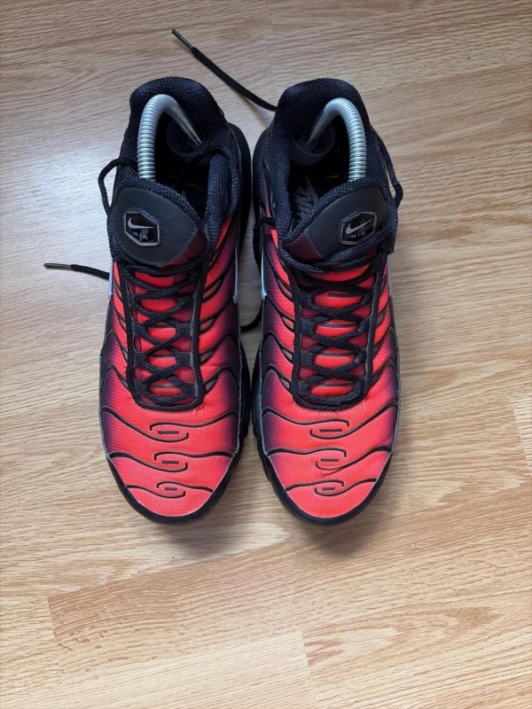 Nike air max plus deadpool rouge et noir 2