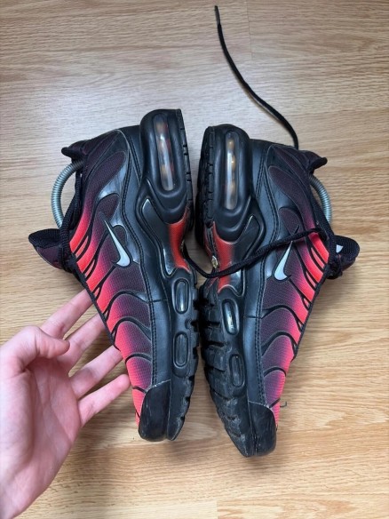 Nike air max plus deadpool rouge et noir