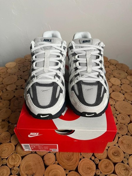 Nike P-6000 grise blanche et noire