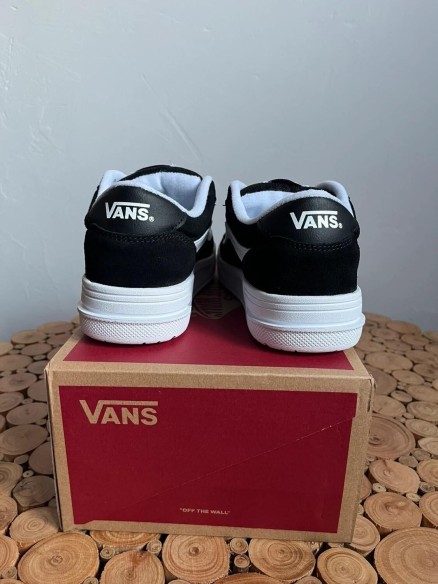 Vans Hylane noire blanche neuves taille 36