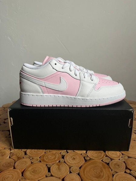 Air Jordan 1 low rose et blanche