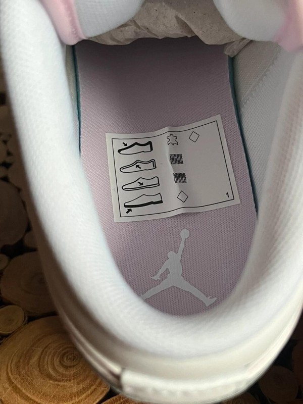 Air Jordan 1 low rose et blanche 2