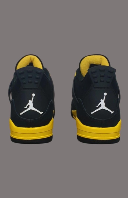 Nike Jordan 4 Thunder Retro 2023 taille 43 2