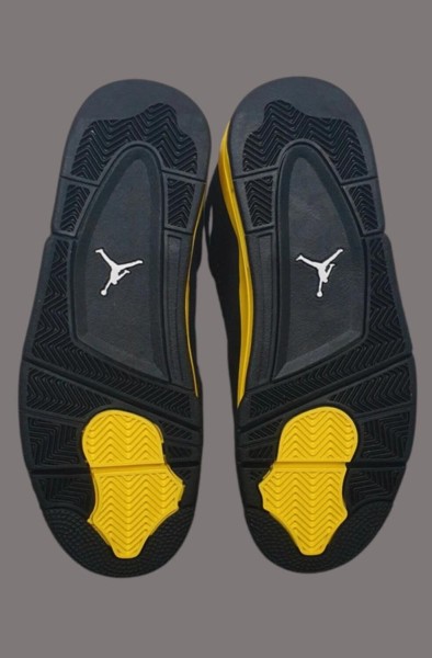 Nike Jordan 4 Thunder Retro 2023 taille 43