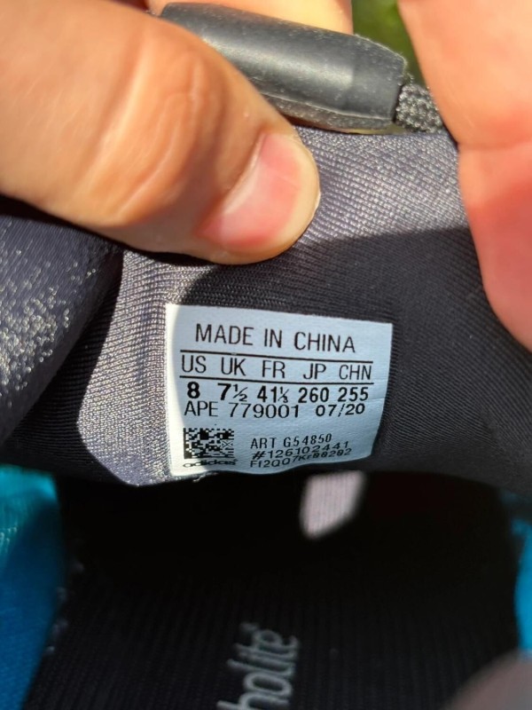 Yeezy 700v3 Arzareth taille 41,5 2