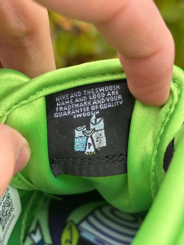 Nike Dunk SB Buttercup X The Powerpuff Girls - Taille 35 2