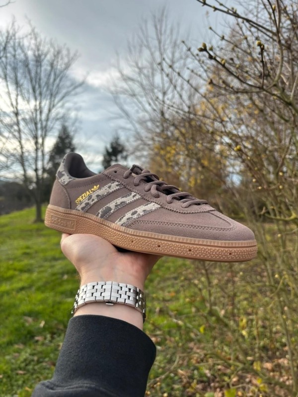 adidas handball spezial earth strata cow print - taille 39,5 2