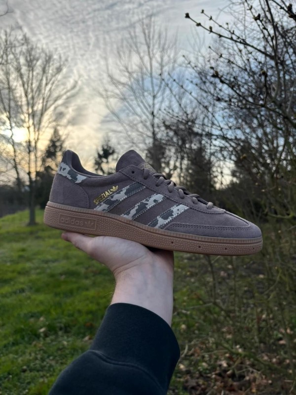 adidas handball spezial earth strata cow print - taille 39,5