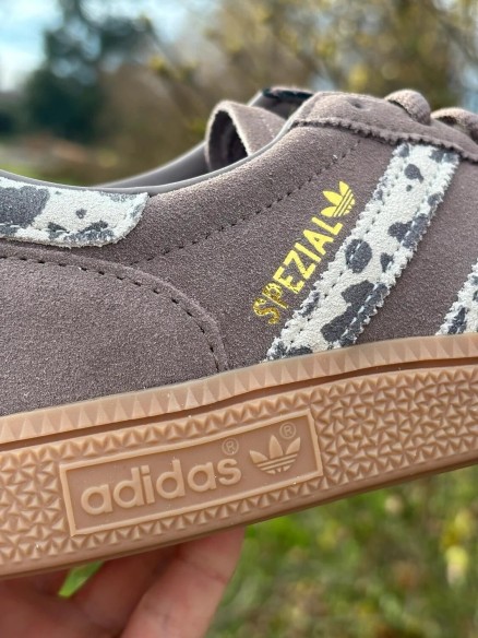 adidas handball spezial earth strata cow print - taille 39,5