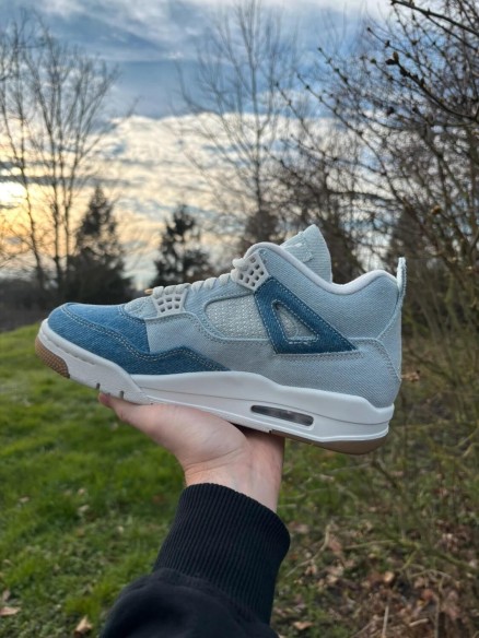 Jordan 4 worn blue denim - taille 39