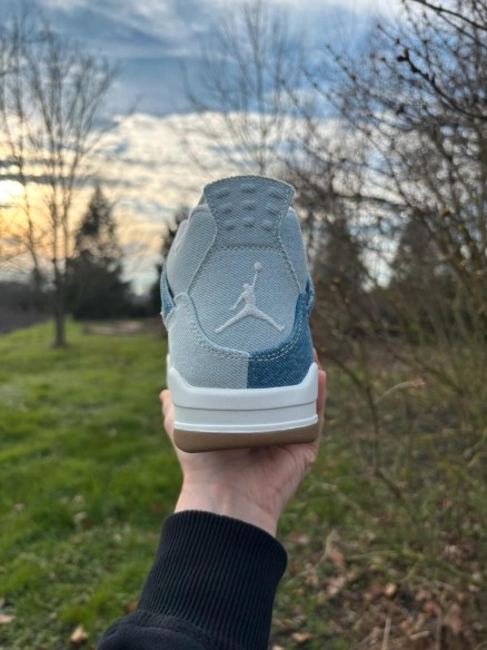 Jordan 4 worn blue denim - taille 39