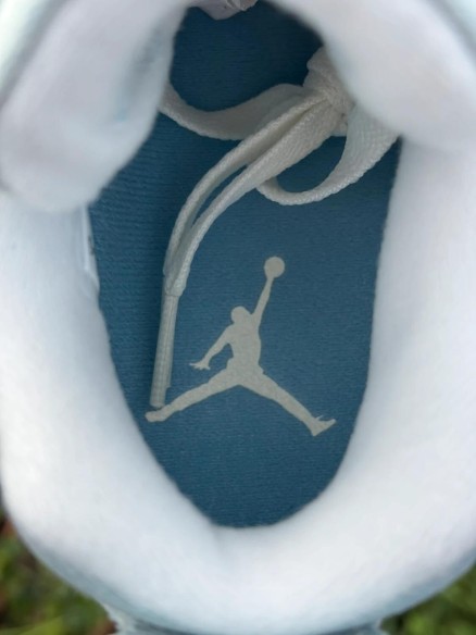 Jordan 4 worn blue denim - taille 39