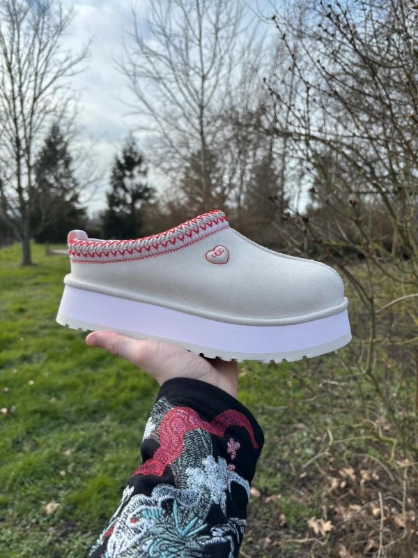 UGG Tazz Love '26 Sea Salt Rosetta - Taille 39