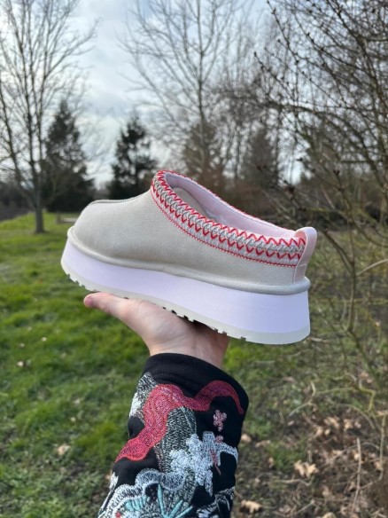 UGG Tazz Love '26 Sea Salt Rosetta - Taille 39