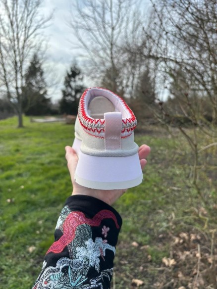 UGG Tazz Love '26 Sea Salt Rosetta - Taille 39