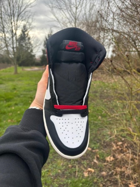 Jordan 1 Retro High OG Black Toe Reimagined - Taille 40