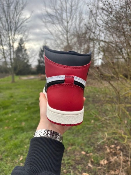 Jordan 1 Retro High OG Black Toe Reimagined - Taille 40