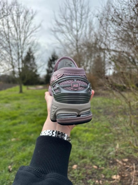 New Balance 1906L Metallic pink - Taille 42