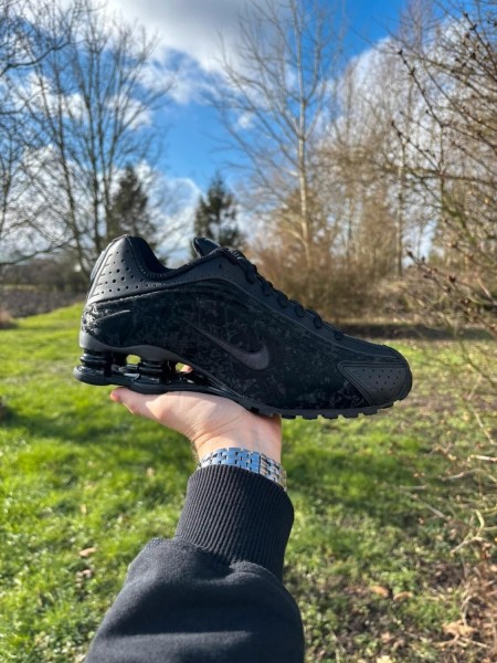 Nike shox R4 Black Floral - Taille 40,5