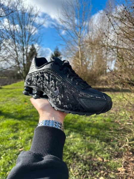 Nike shox R4 Black Floral - Taille 40,5